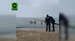 Mężczyzna wszedł na falochron i wpadł do wody