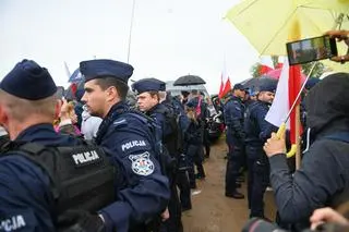Tłum zwolenników Brauna blokował drogę rabinowi. Sprawą zajęła się policja