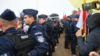 Tłum zwolenników Brauna blokował drogę rabinowi. Sprawą zajęła się policja