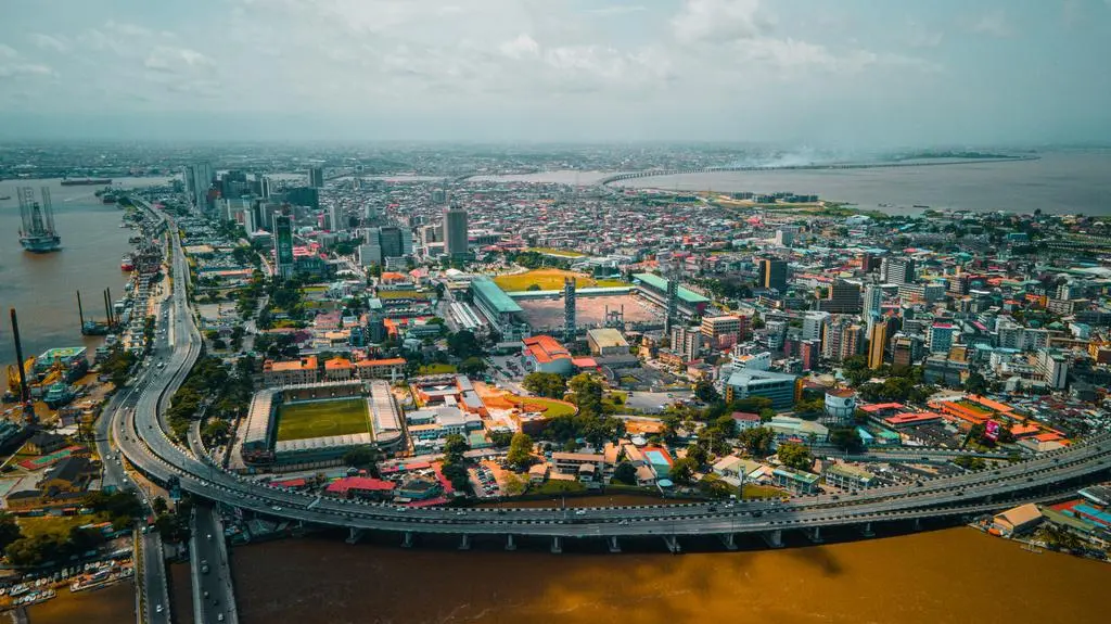 Nigeryjskie Lagos to jedno z największych i najbardziej zaludnionych miast w Afryce 