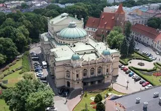 Zerwana flaga Ukrainy i groźby zniszczenia teatru. Zatrzymano mężczyznę