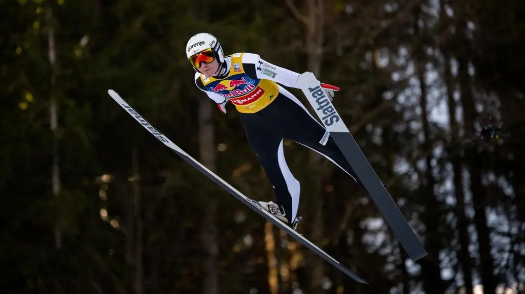 O której niedzielne loty Pucharu Świata w Bad Mitterndorf?