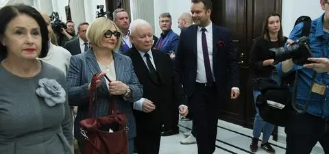 Kaczyński powielił fejka. Politycy PiS brnęli 