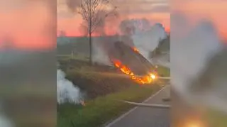 Auto stanęło w płomieniach