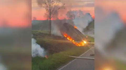 Auto stanęło w płomieniach