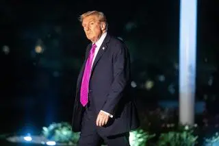 Donald Trump przed Białym Domem, 14 września 2025 r.
