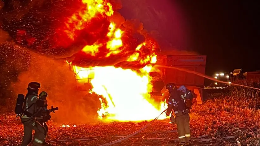 Kombajn płonął na polu kukurydzy. Dwie interwencje straży pożarnej