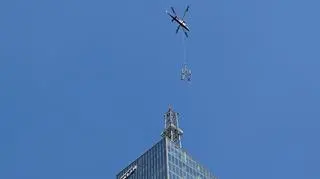 Montaż wieży i iglicy na budynku w Rzeszowie 