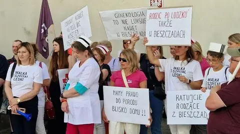Protest przed Ministerstwem Zdrowia przeciwko likwidacji porodówki w Lesku