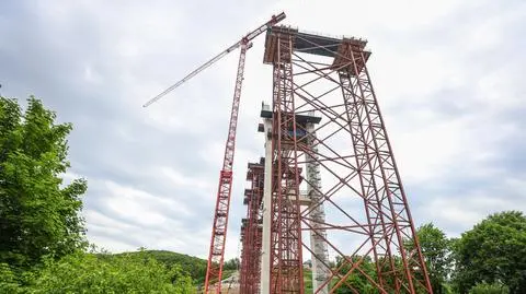 Budowa mostu w miejscowości Horb am Neckar w Niemczech