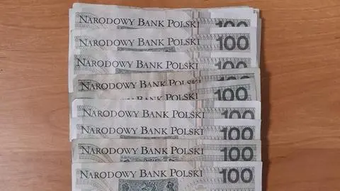 Na poboczu drogi znalazła kopertę, w środku były banknoty