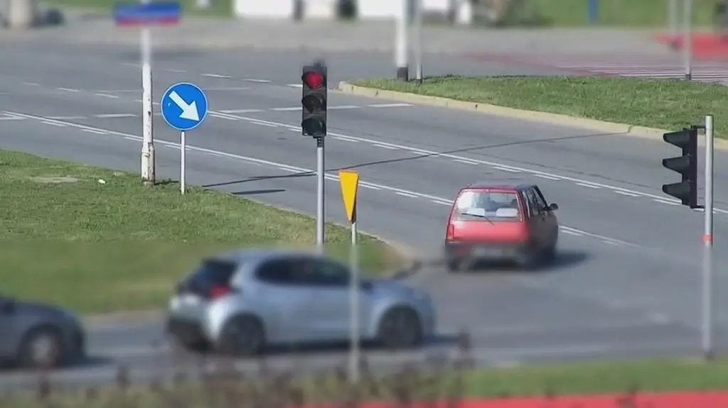 Kierowca przejechał na czerwonym świetle 