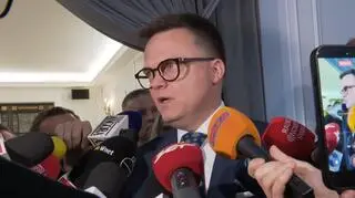 Hołownia o "teatralnych gestach". "Skończy się tym, że będą dwa Trybunały" 