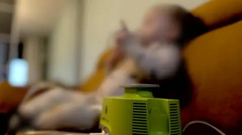 Inhalacje to chorej na mukowiscydozę Gosi część codzienności