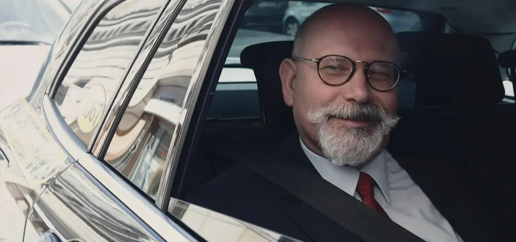 Luksusowe podróże, hotele, restauracje. "Wiocha. Nie robi się takich rzeczy na miłość boską"