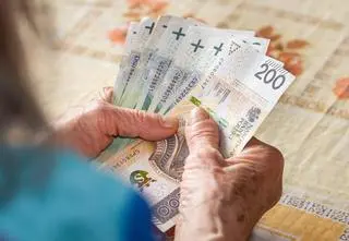 18-latek przychodził do starszych osób po pieniądze