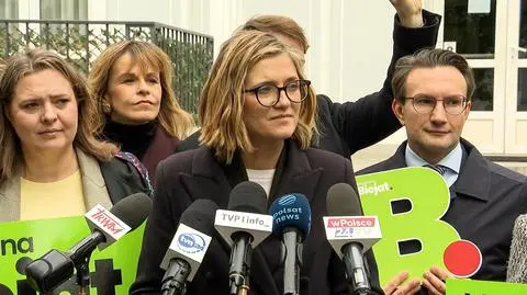 Magdalena Biejat na spotkaniu przed Warszawską Spółdzielnią Mieszkaniową 