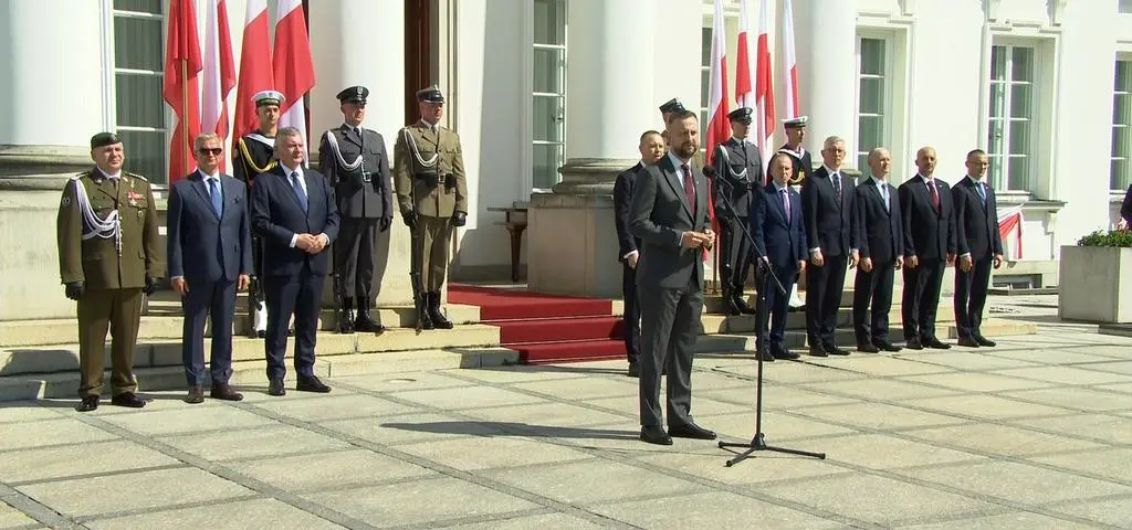 Prezydent wręczył nominacje generalskie. Przemawia szef MON
