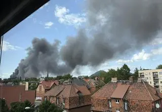 Pożar hali magazynowej z dywanikami samochodowymi