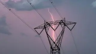 Mogą pojawić się i burze, i opady deszczu ze śniegiem. Prognoza pogody