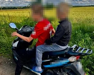 14-latek wiózł na skuterze 11-latka 