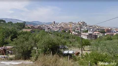 Ceny zaczynają się od kilku złotych. Wielu chętnych na porzucone domy
