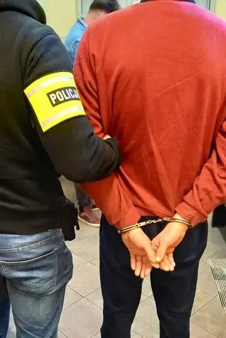 Na wniosek prokuratora sąd wobec 53-latka zastosował dozór policji