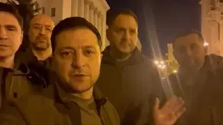 Wołodymyr Zełenski z najbliższymi współpracownikami w drugim dniu wojny (25.02.22 r.)