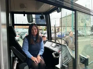 Monika Ratajczak w kabinie motorniczego