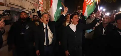 "Wypiął się z tej mafii". Jak Magyar obalił Orbana
