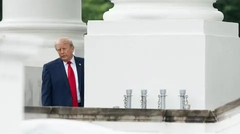 Donald Trump przed Białym Domem