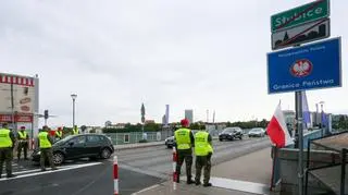 Ilu cudzoziemców przekazano z Niemiec, ilu zatrzymano na granicy. Podano liczby