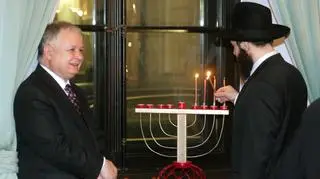 Lech Kaczyński podczas uroczystego zapalenia świec chanukowych w Pałacu Prezydenckim
