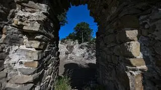 MANASTERZEC PRACE ARCHEOLOGICZNE W ZAMKU KMITÓW
