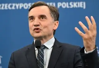 Wniosek o "przymusowe doprowadzenie" Zbigniewa Ziobry. Jest reakcja polityka PiS