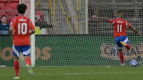 Bramkarz cierpiał z bólu. Kontrowersyjny gol do pustej bramki