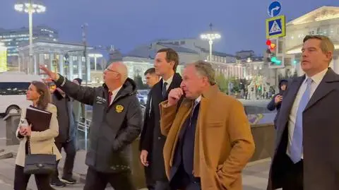 Steve Witkoff i Jared Kushner spacerujący po centrum Moskwy przed rozmowami z Władimirem Putinem