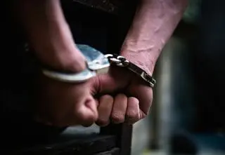 Kłótnia w trakcie imprezy. "Dźgnął go nożem w szyję i brzuch"