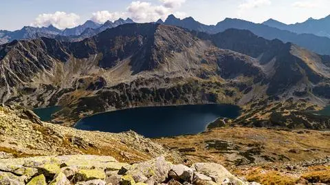 dolina pieciu stawow tatry shutterstock_1818430883