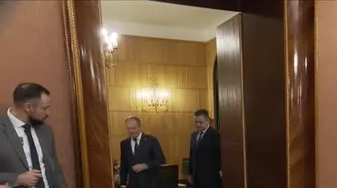 tusk macron