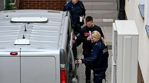 Oskarżony Paweł F. doprowadzany do Sądu Okręgowego w Słupsku (zdjęcie z 30 września)