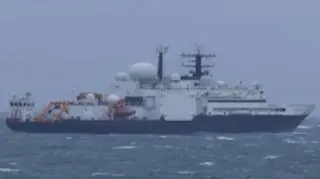 Rosyjski okręt szpiegowski Jantar na misji na północ od Szkocji