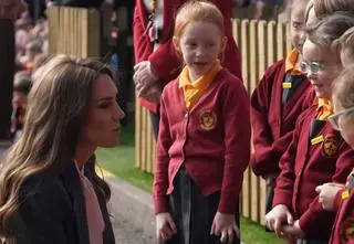 "Bądźcie dzielne, radosne i dobre". Książę William i księżna Kate w miejscu ataku nożownika