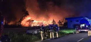 Pożar hali magazynowej w miejscowości Kawęczyn