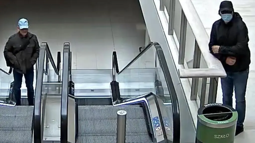 Policja szuka tych mężczyzn