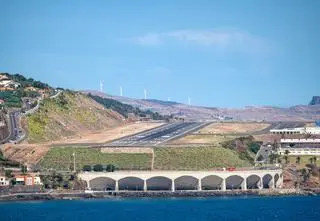 Problemy na lotnisku na rajskiej wyspie. Przez silny wiatr