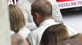 Tusk "błyskawicznie" wyszedł. Zdjęcia