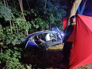 W wypadku zginął 18-letni kierowca i jego o dwa lata młodszy pasażer