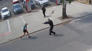 Kamery monitoringu nagrały interwencję policji