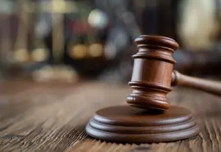 Bracia mieli podpalić bezdomnego, wychodzą na wolność. Prokuratura rozważy skargę do Sądu Najwyższego